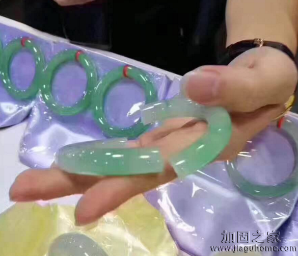 女子摔斷30萬玉鐲后竟不知所蹤，手鐲能進行改造加固設計？