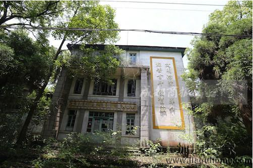 成都一廢棄醫(yī)院需要加固維修，探險(xiǎn)者前往探秘極度危險(xiǎn)。