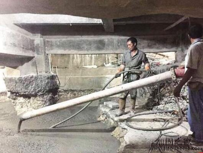 廈門一輪胎店私挖地下室已回填加固，老板不爽被抹黑