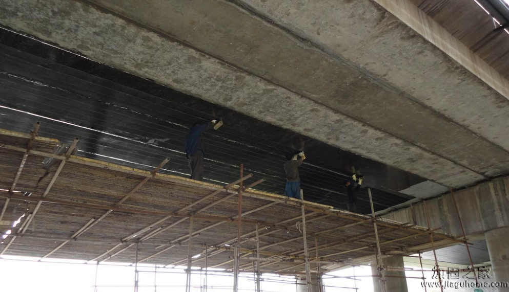橋梁維修加固施工中，粘鋼加固和碳纖維布加固能互換嗎?