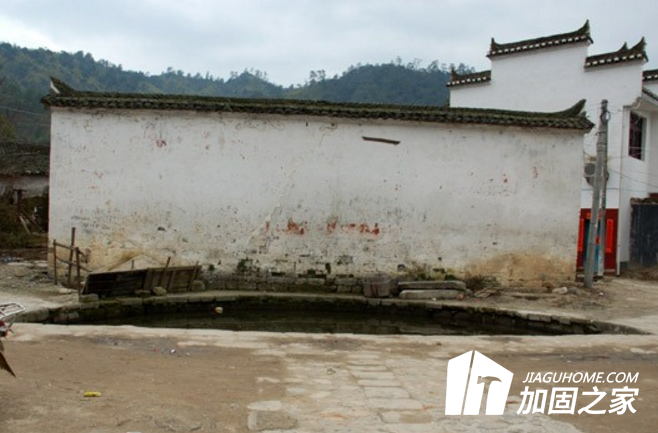 擋墻受流失沖刷發(fā)生傾斜，擋墻加固施工怎么做？