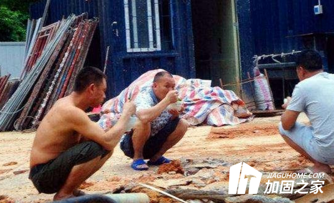“亞洲蹲”突然火了 ，建筑加固工人表示見慣不怪