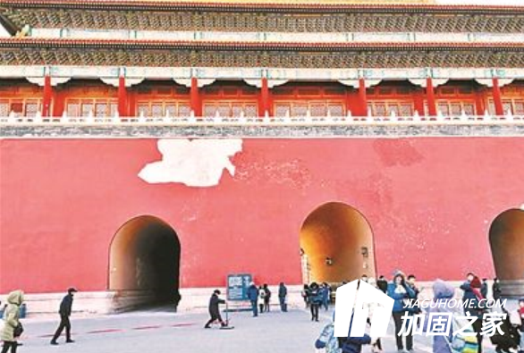 故宮墻皮被風(fēng)吹落，古建筑修繕加固怎么做?