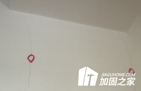 老房子的大梁有裂縫應(yīng)該怎么加固才好？