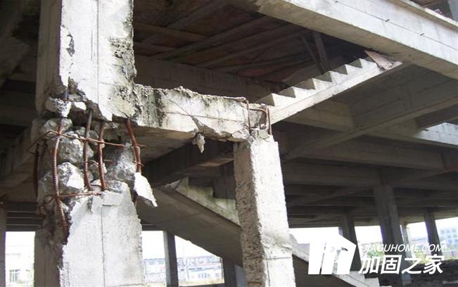 對(duì)于地震的破壞性，房屋需要做好抗震加固