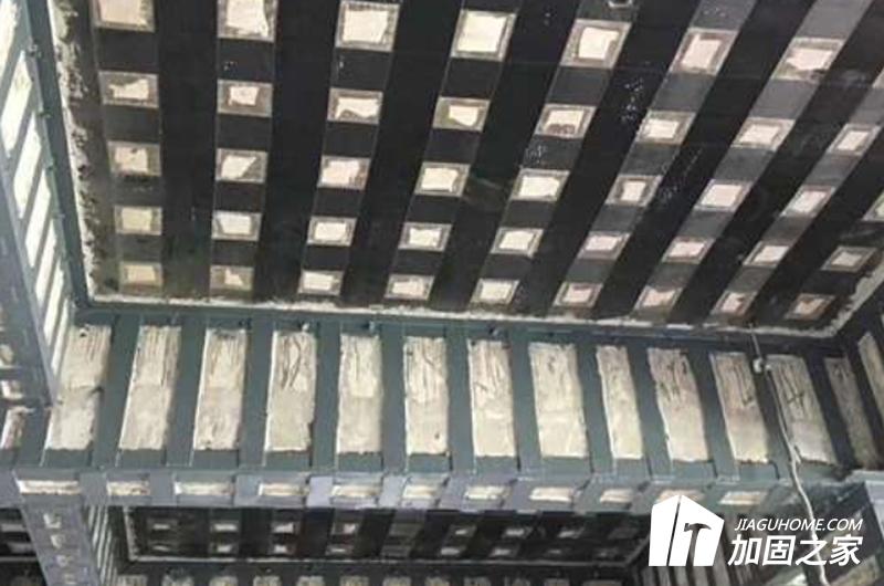 在建筑加固施工時，如何保證全程安全施工?
